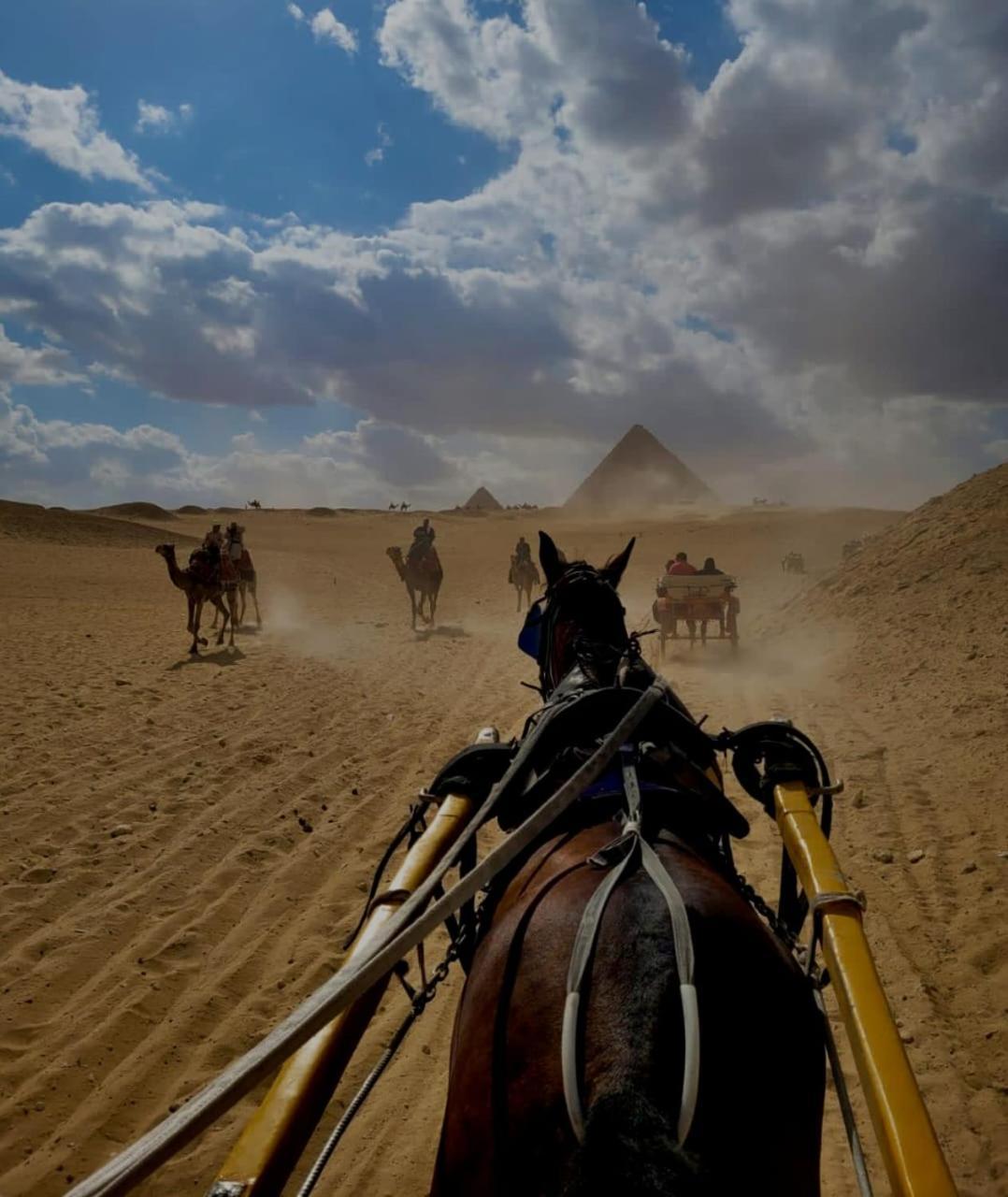 Roone Pyramids Gust House 4*